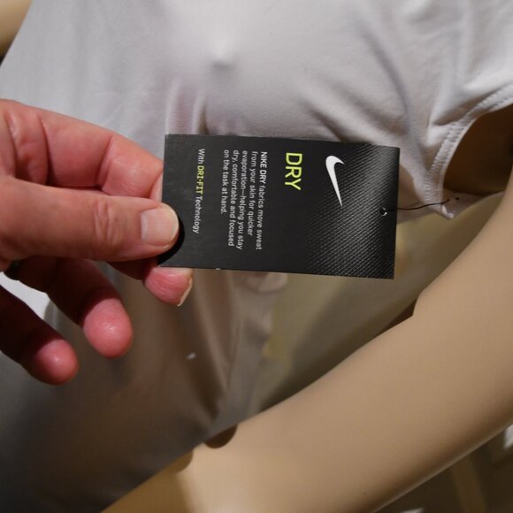 Women's Nike Dry Pull over tight Fit white Tank top new with tags XS-Small - Picture 4 of 9